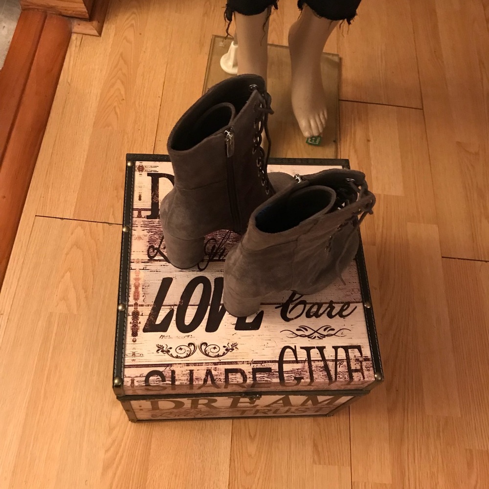 Boot - Picture 4 of 5